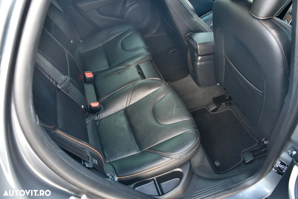 Volvo V40 D3 Geartronic Summum - 18