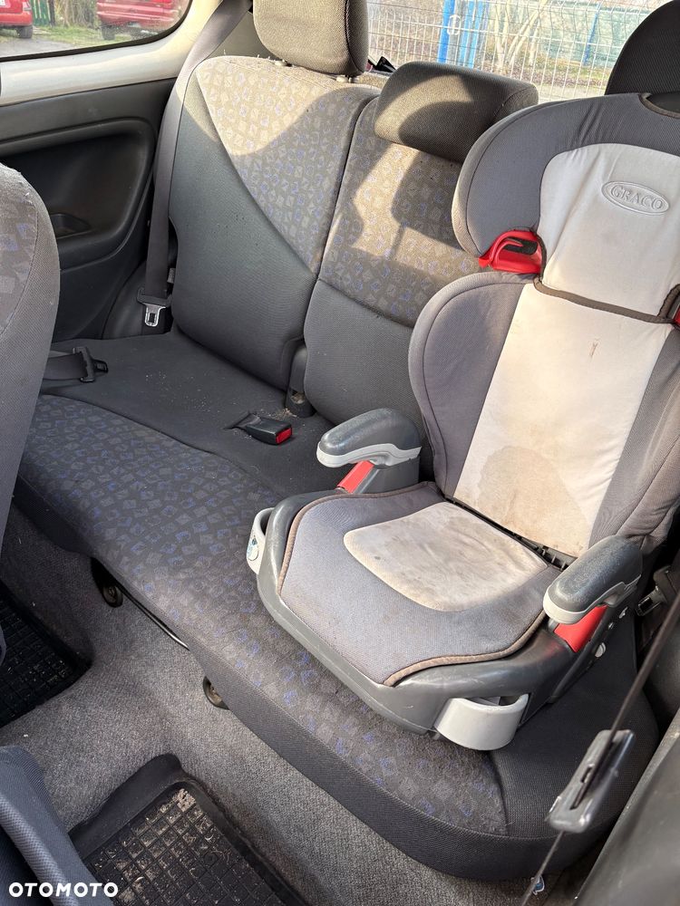 Toyota Yaris 1.3 Terra - 13