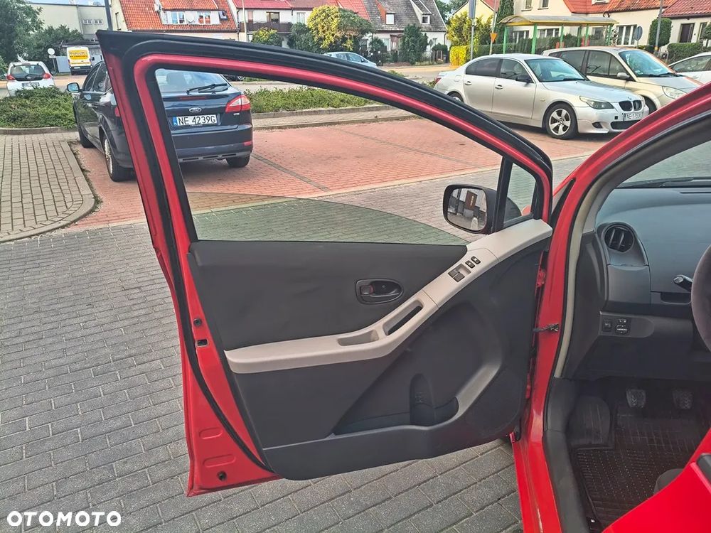 Toyota Yaris 1.0 VVT-i Team - 14