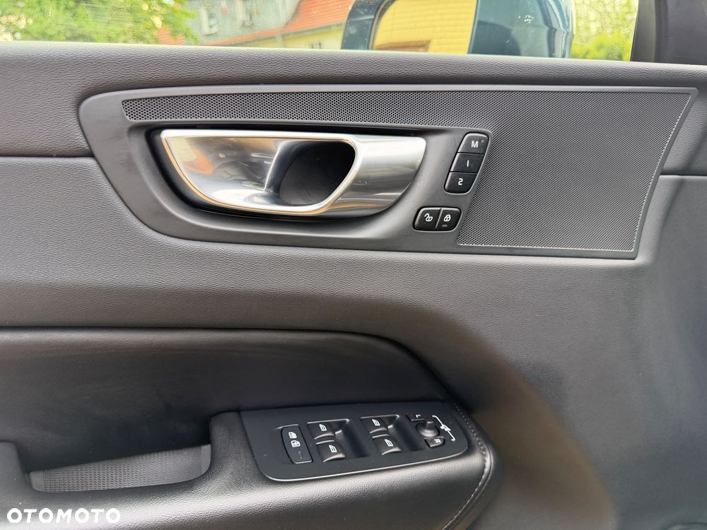 Volvo XC 60 B4 D AWD Inscription - 17