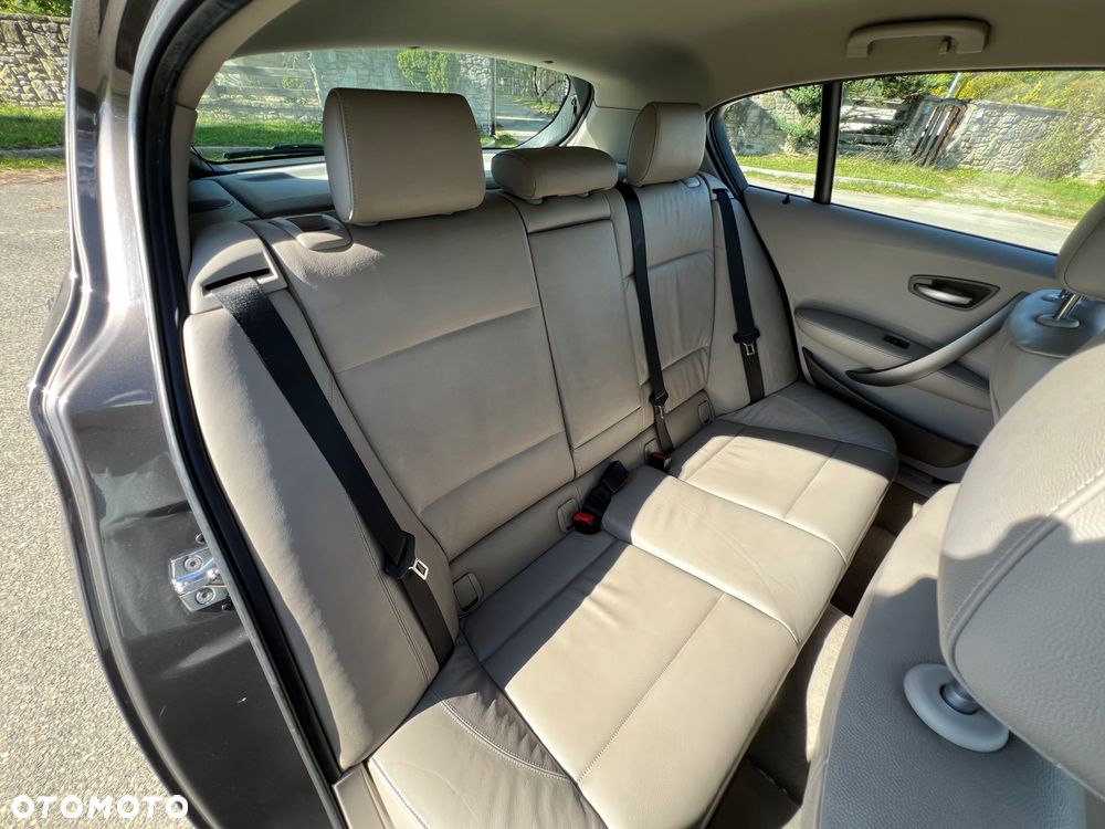 BMW Seria 1 120i - 26
