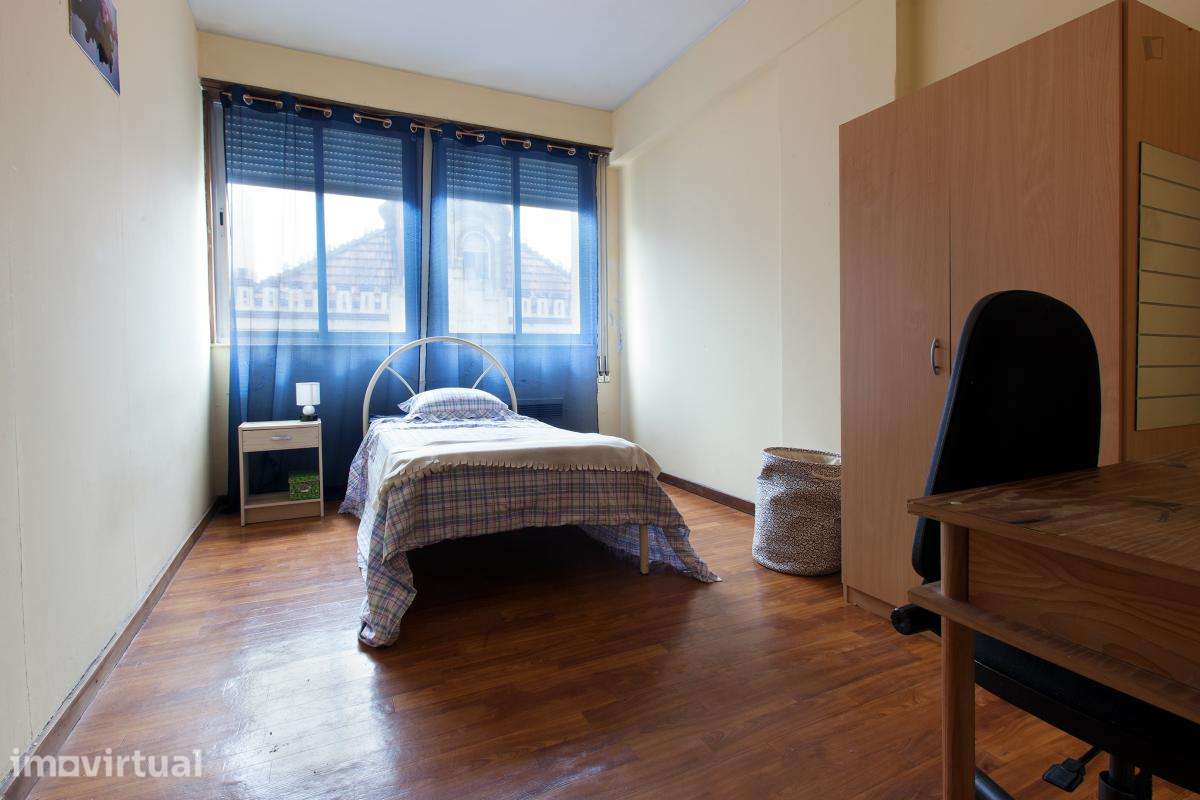 Apartamento com 5 quartos - localizado em Cedofeita Porto - Grande imagem: 2/34