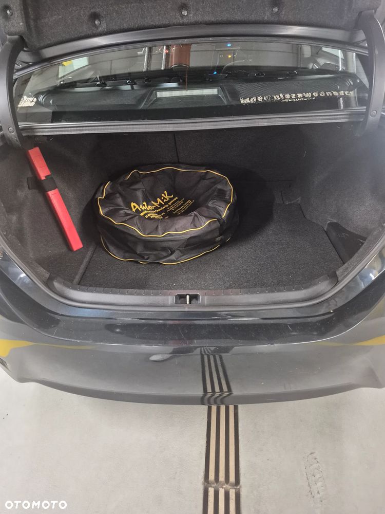 Toyota Corolla - 16