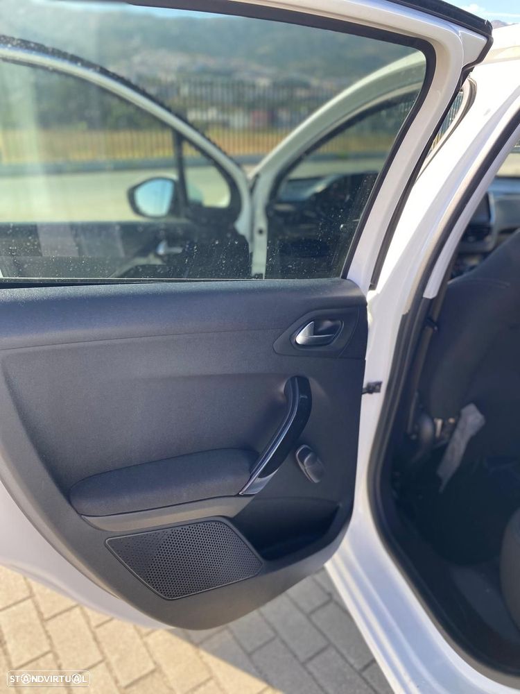 Peugeot 208 1.4 HDi - 22