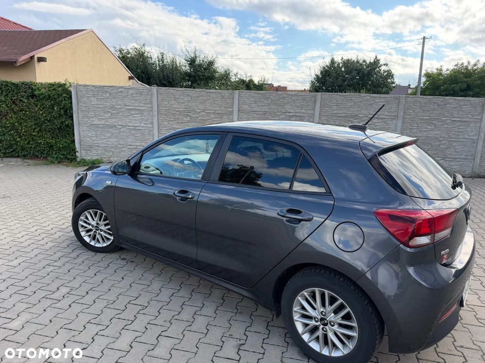 Kia Rio 1.4 L - 7
