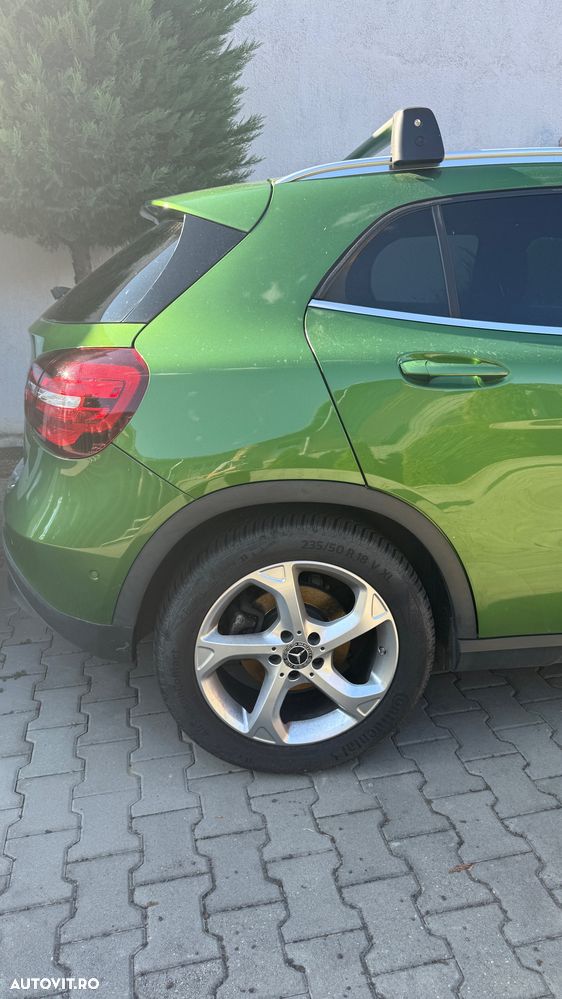 Mercedes-Benz GLA 220 d 4MATIC 7G-DCT - 11