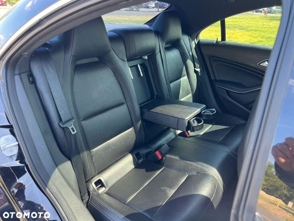 Mercedes-Benz CLA 250 4Matic 7G-DCT UrbanStyle Edition - 16