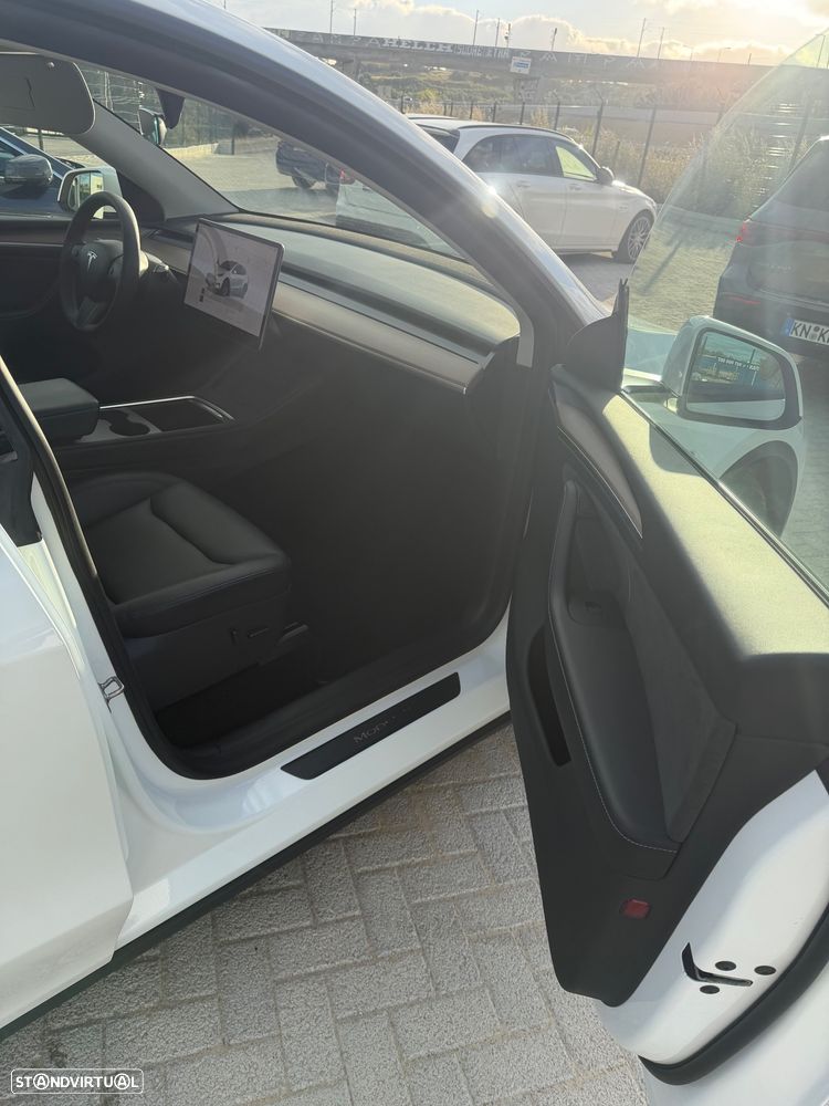 Tesla Model Y Long Range Dual Motor AWD - 19