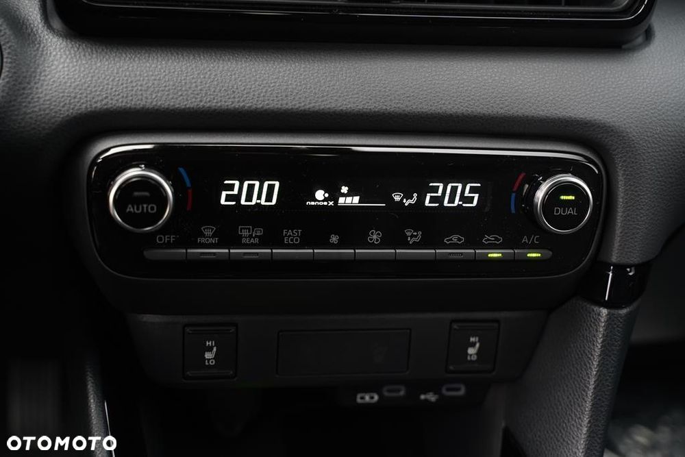 Toyota Yaris Hybrid 1.5 Style - 22