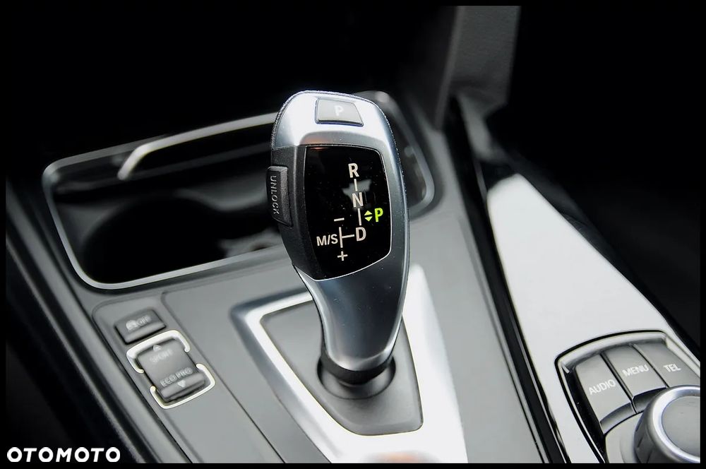 BMW Seria 3 318i - 30