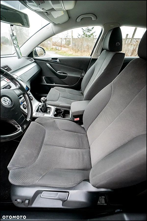 Volkswagen Passat - 32