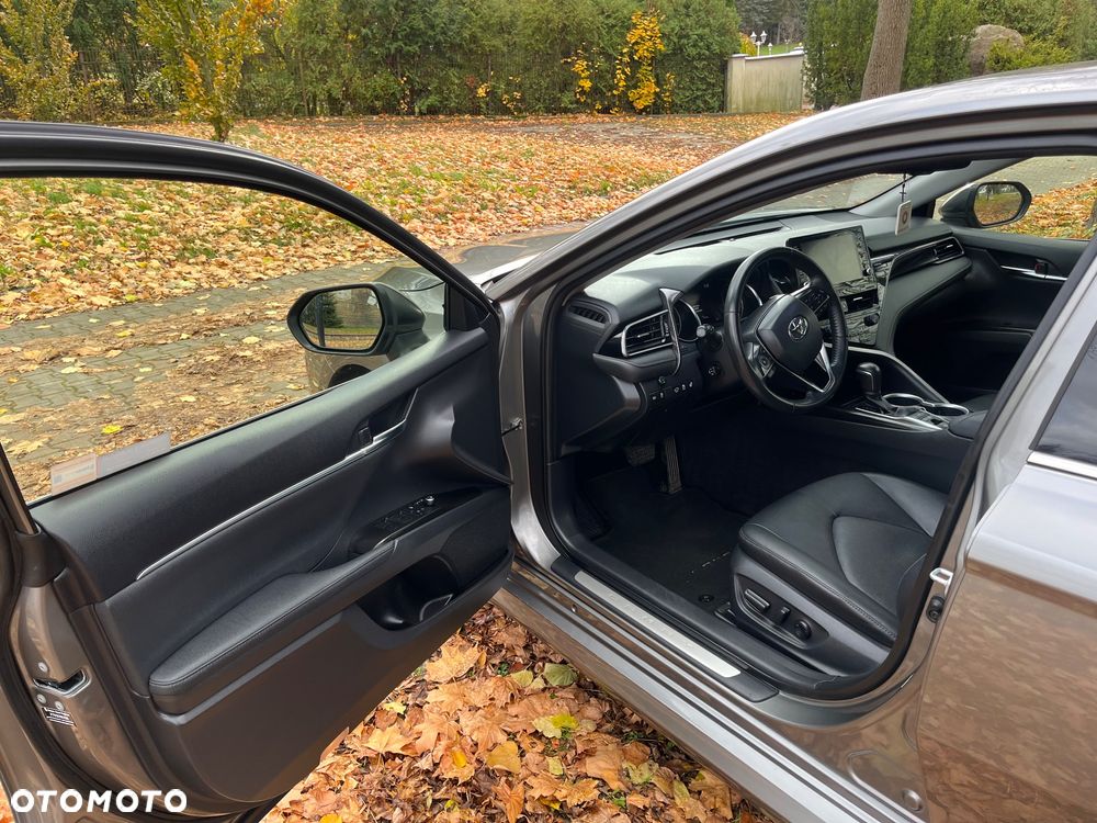 Toyota Camry 2.5 Hybrid Executive CVT - 17