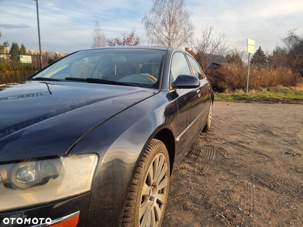 Audi A8 4.2 L Quattro - 12