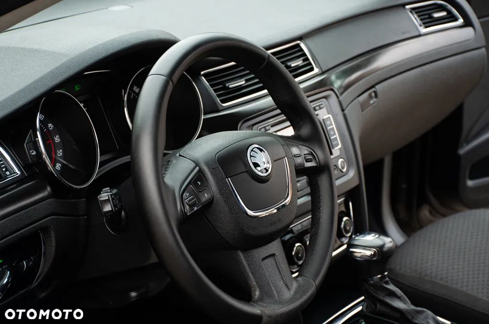 Skoda Superb 2.0 TDI DSG Exclusive - 29