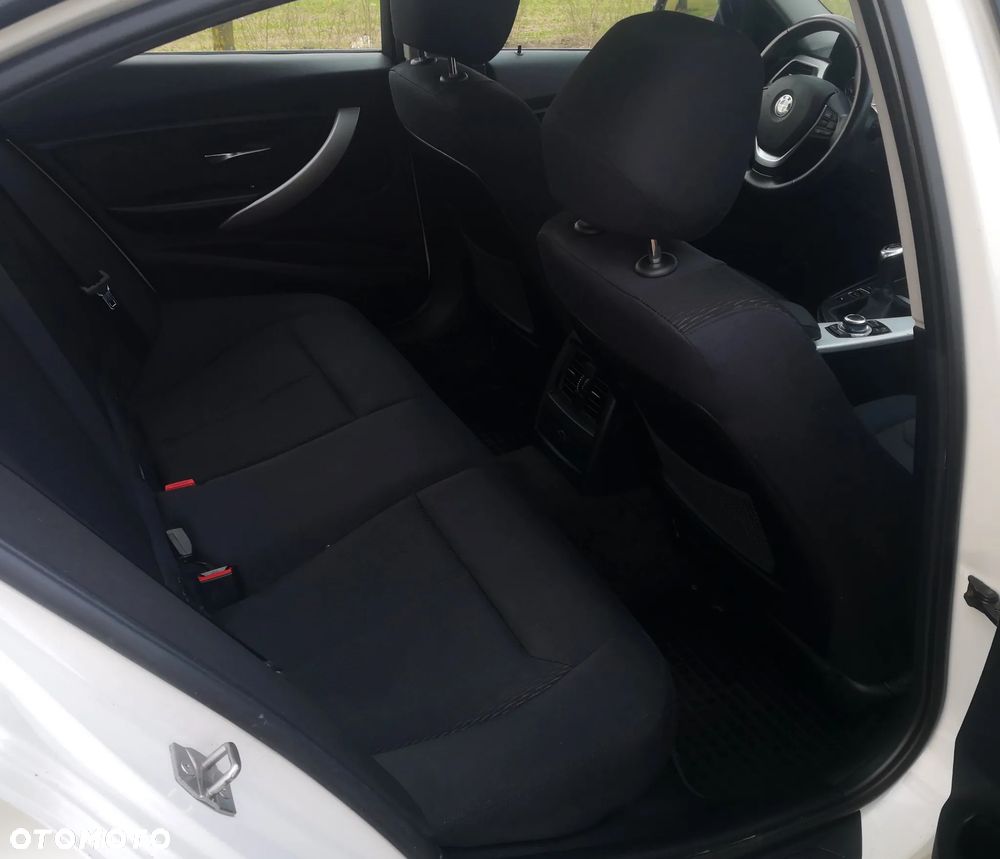 BMW Seria 3 318d DPF Edition Lifestyle - 11