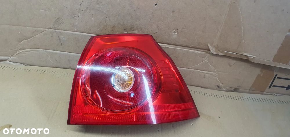 Lampa prawy tył tylna prawa w błotnik VW Golf V HB 1K6945096AA - 5
