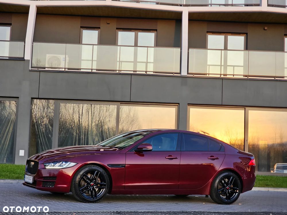 Jaguar XE 2.0 D Prestige - 2