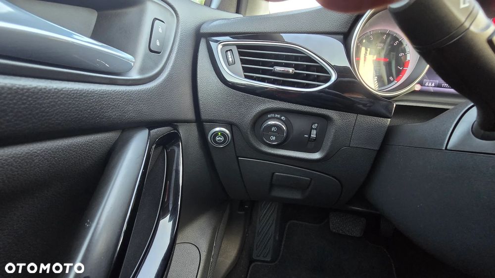 Opel Astra 1.4 Turbo Start/Stop Automatik Innovation - 40
