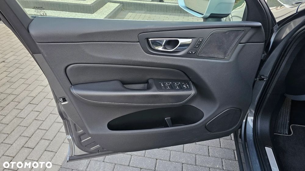 Volvo XC 60 D4 R-Design - 11