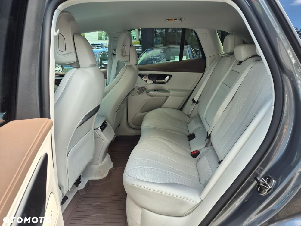 Mercedes-Benz EQE 350 4MATIC - 22