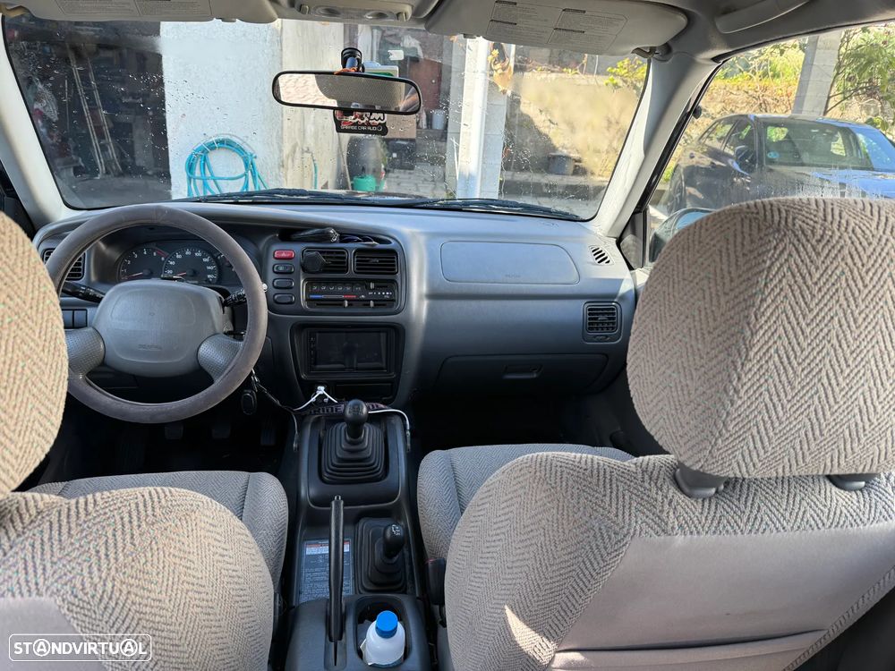 Suzuki Grand Vitara Metal Top 2.0 TDi - 12