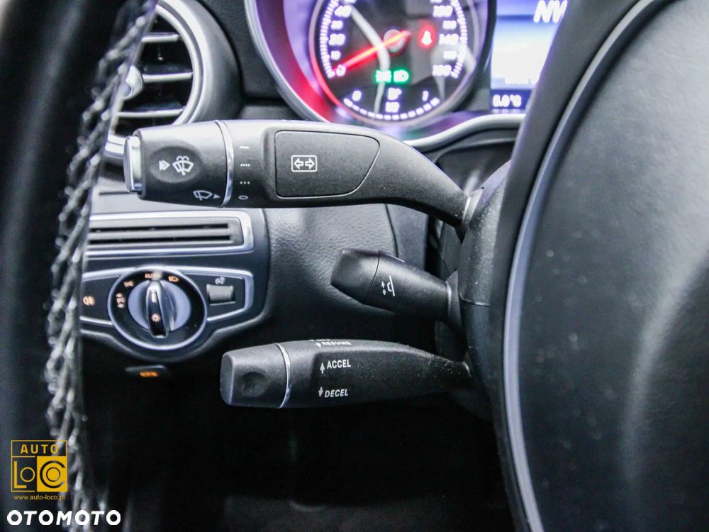 Mercedes-Benz Klasa C 300 9G-TRONIC AMG Line - 32