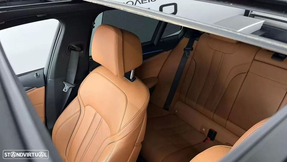 BMW 530 e Pack Desportivo M - 17