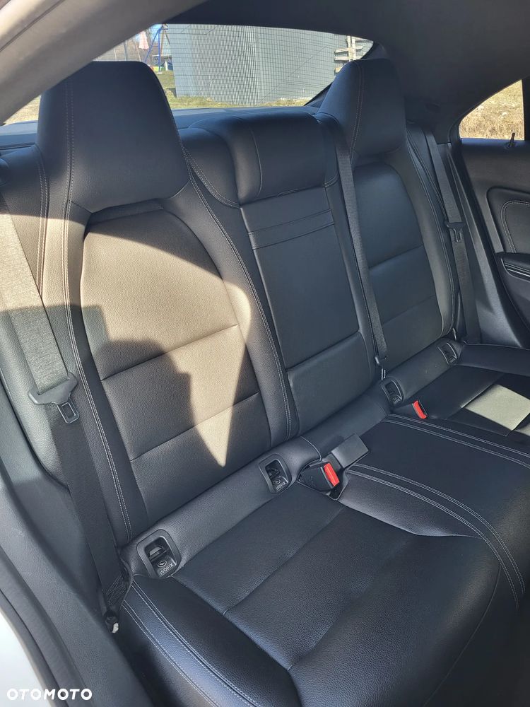 Mercedes-Benz CLA 250 7G-DCT Peak Edition - 11