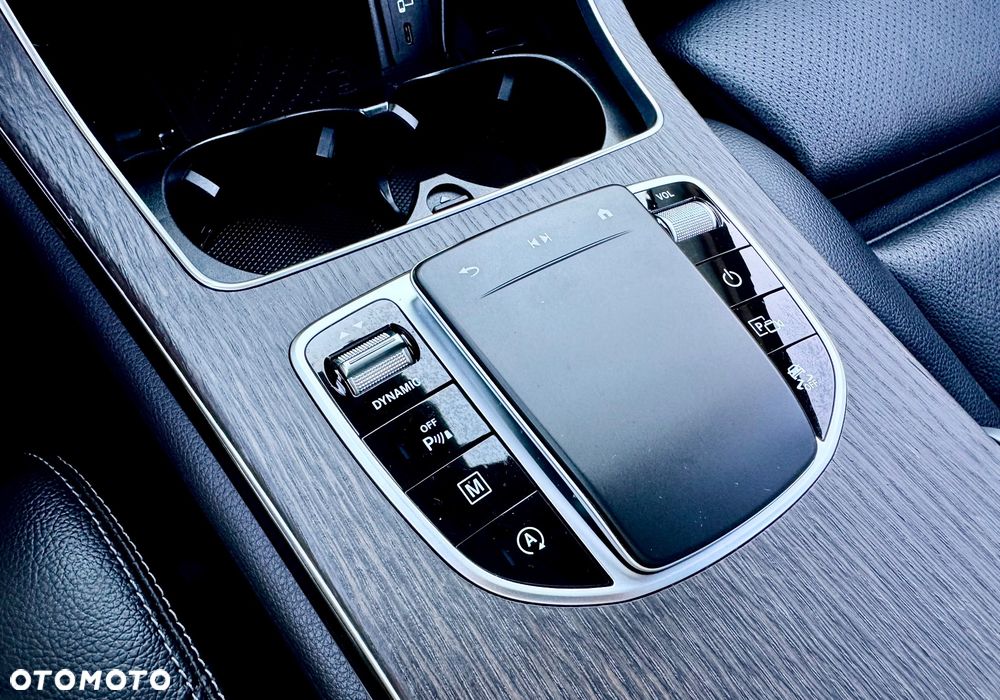 Mercedes-Benz GLC 220 d 4Matic 9G-TRONIC AMG Line Plus - 33