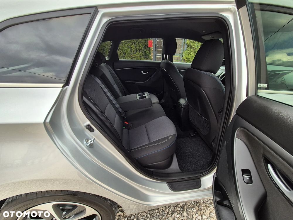 Hyundai i30 blue Kombi 1.6 GDi Passion - 36