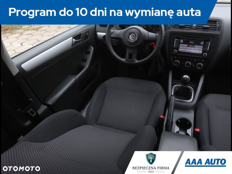 Volkswagen Jetta - 8