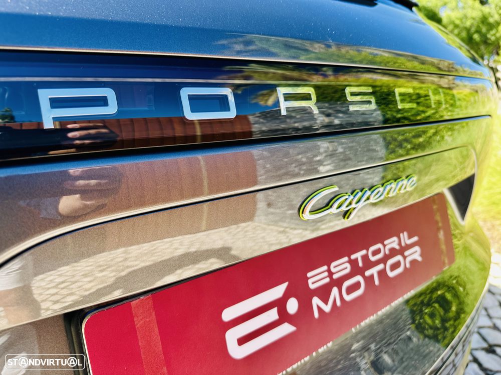 Porsche Cayenne - 21