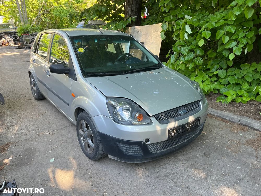 Dezmembrez Ford Fiesta MK5 facelift 2007 gri argintiu 1,4 TDCI 50KW cod culoare 62 - 2