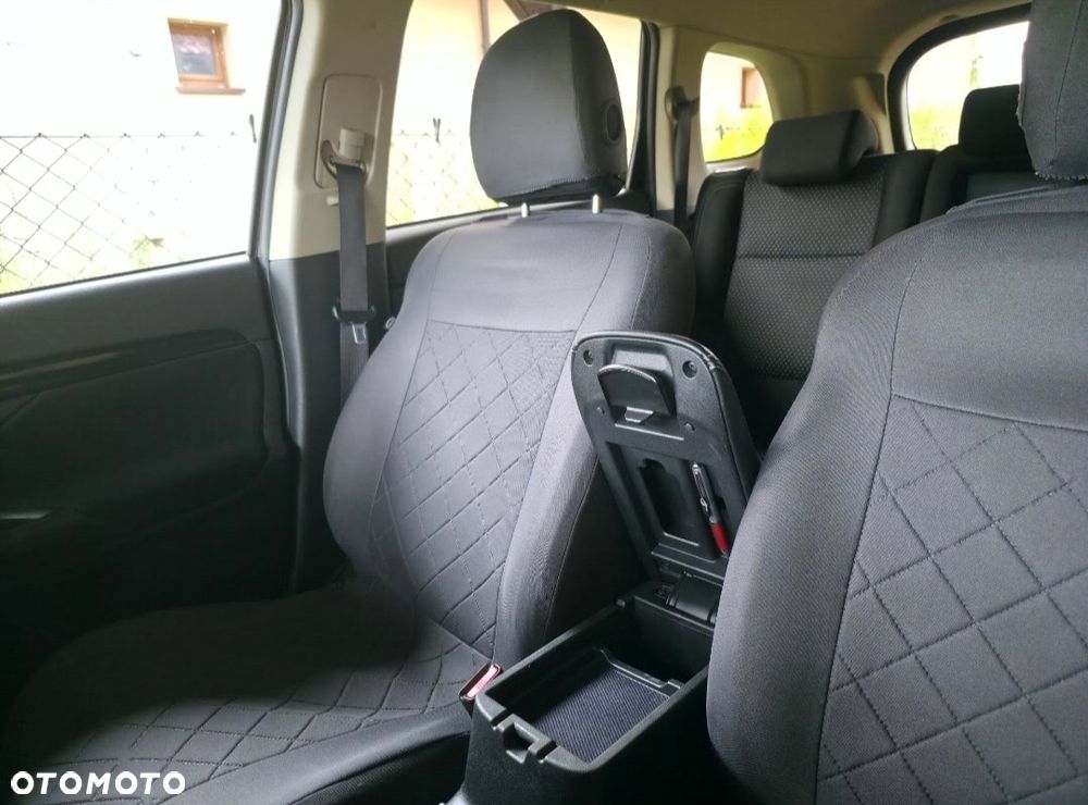 Mitsubishi Outlander 2.0 Invite + 2WD - 12
