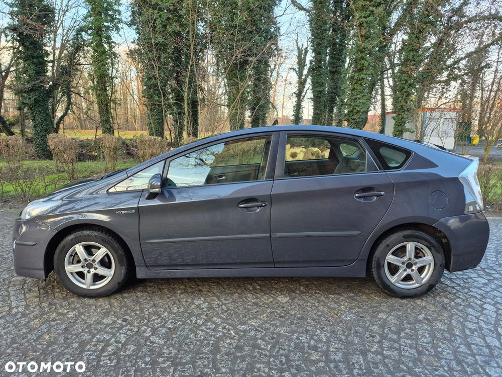 Toyota Prius (Hybrid) Executive - 4