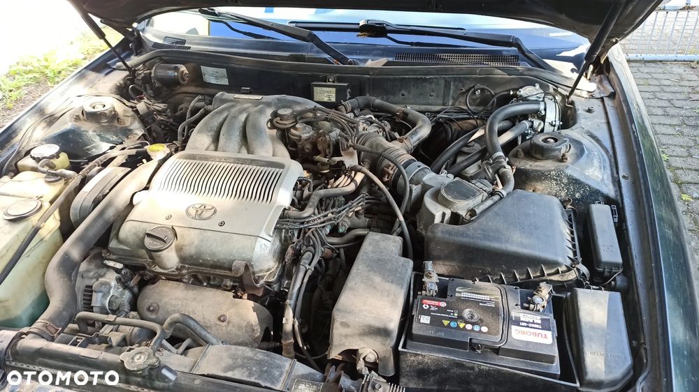 Toyota Camry 3.0 V6 LE - 28