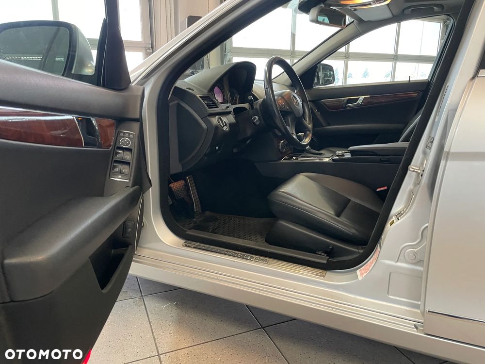 Mercedes-Benz Klasa C 300 4Matic 7G-TRONIC - 4