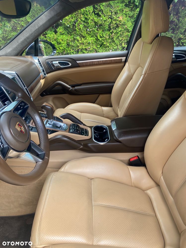Porsche Cayenne Turbo - 16