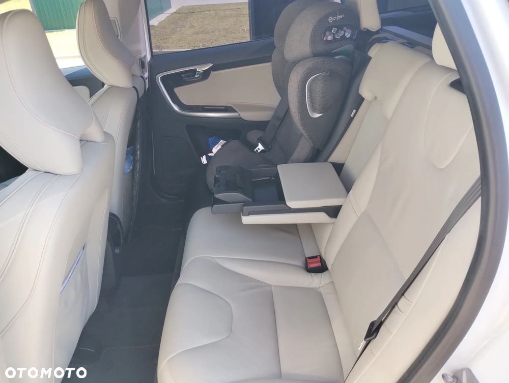 Volvo XC 60 D3 Drive-E Ocean Race - 14