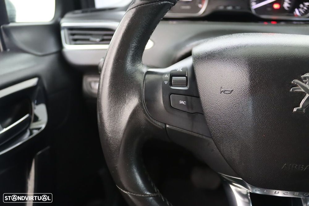 Peugeot 208 1.2 PureTech Signature EAT6 - 10