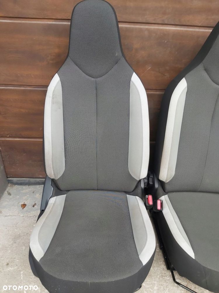 Toyota AYGO II fotel fotele kanapa lewy prawy tył - 2