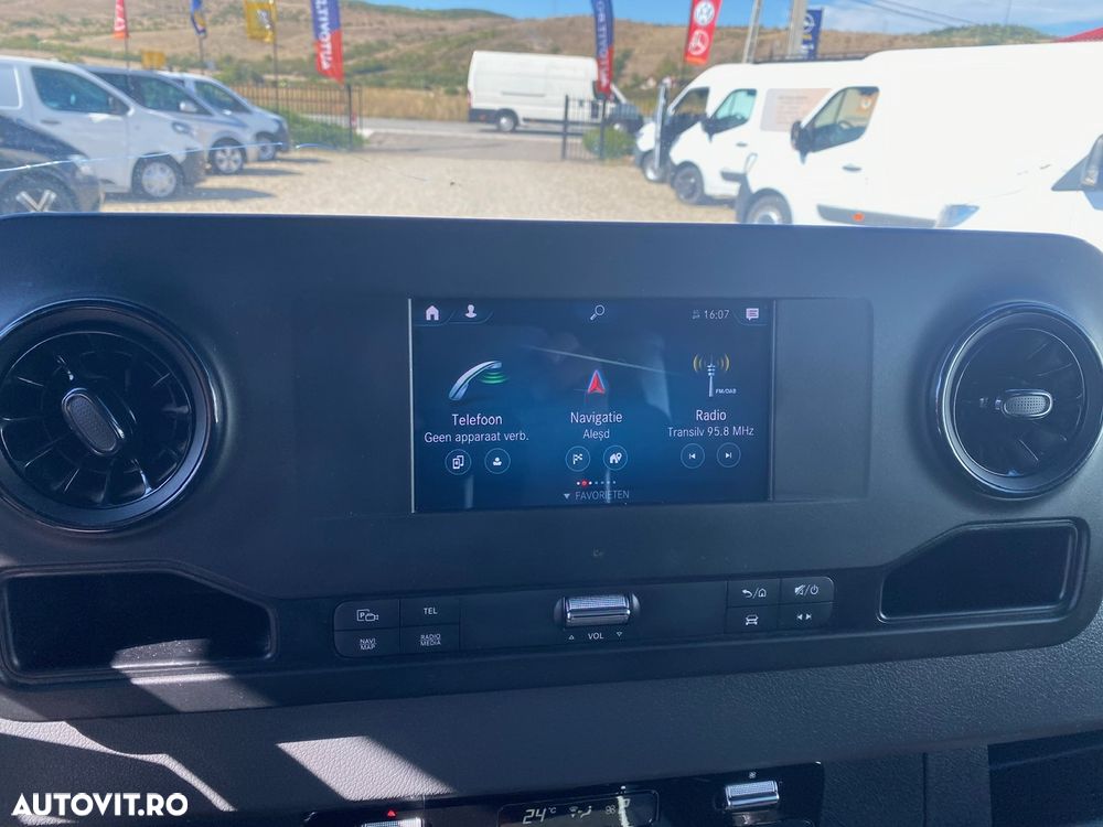 Mercedes-Benz SPRINTER - 24