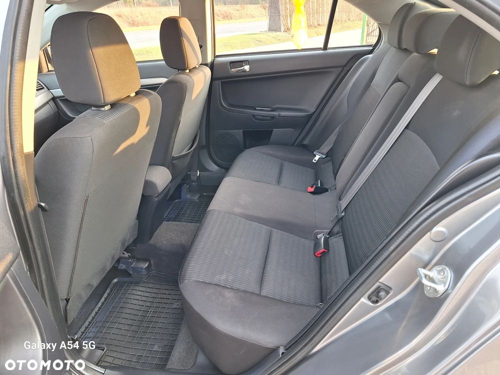 Mitsubishi Lancer 1.6 - 32