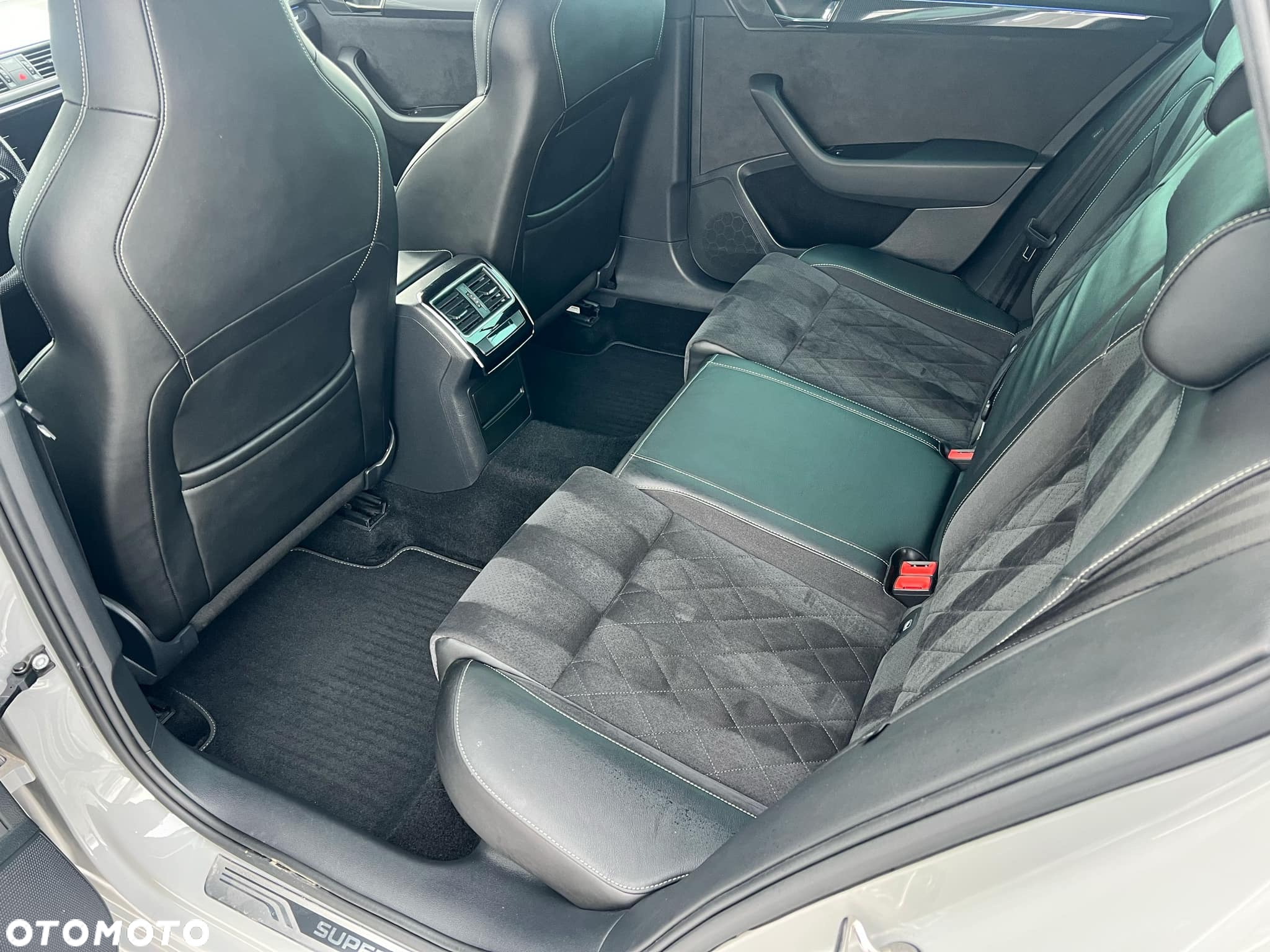 Skoda Superb 2.0 TDI DSG SportLine - 18