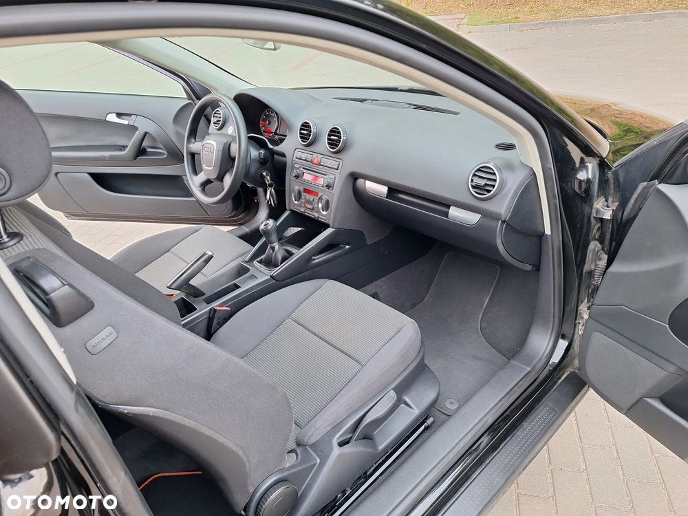 Audi A3 3-drzwiowe 1.6 Ambiente - 17