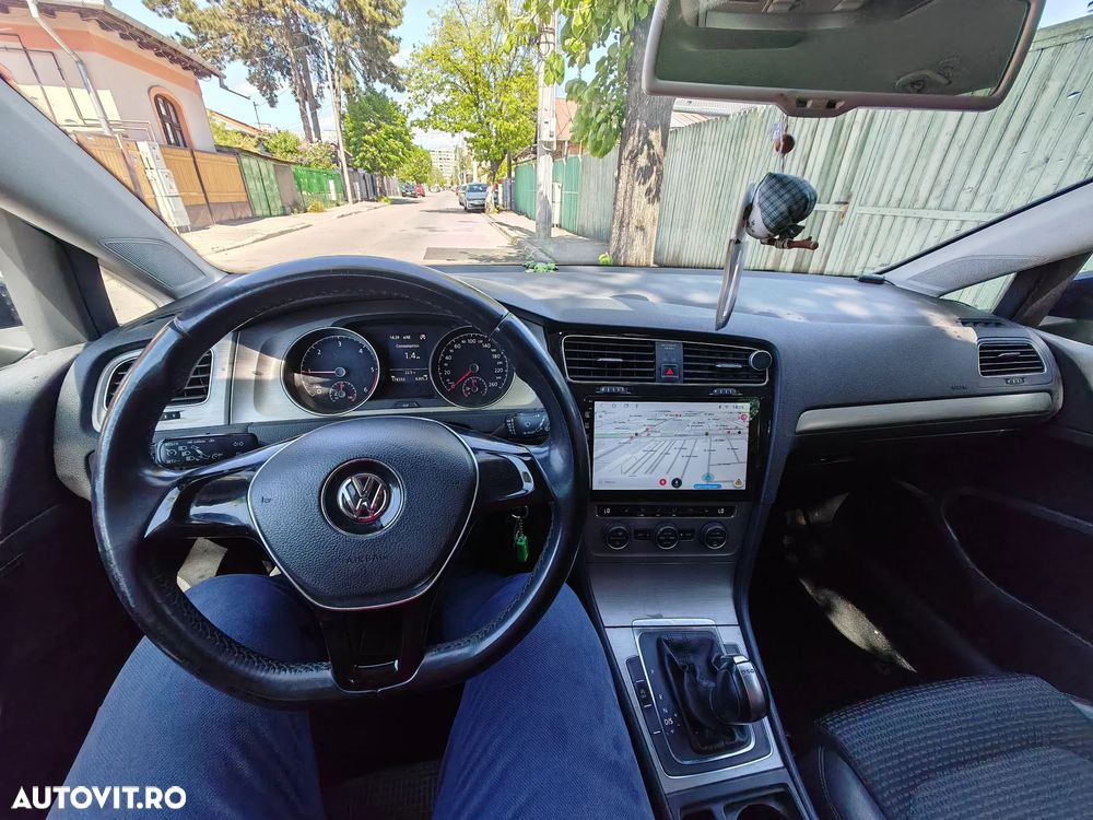 Volkswagen Golf - 6