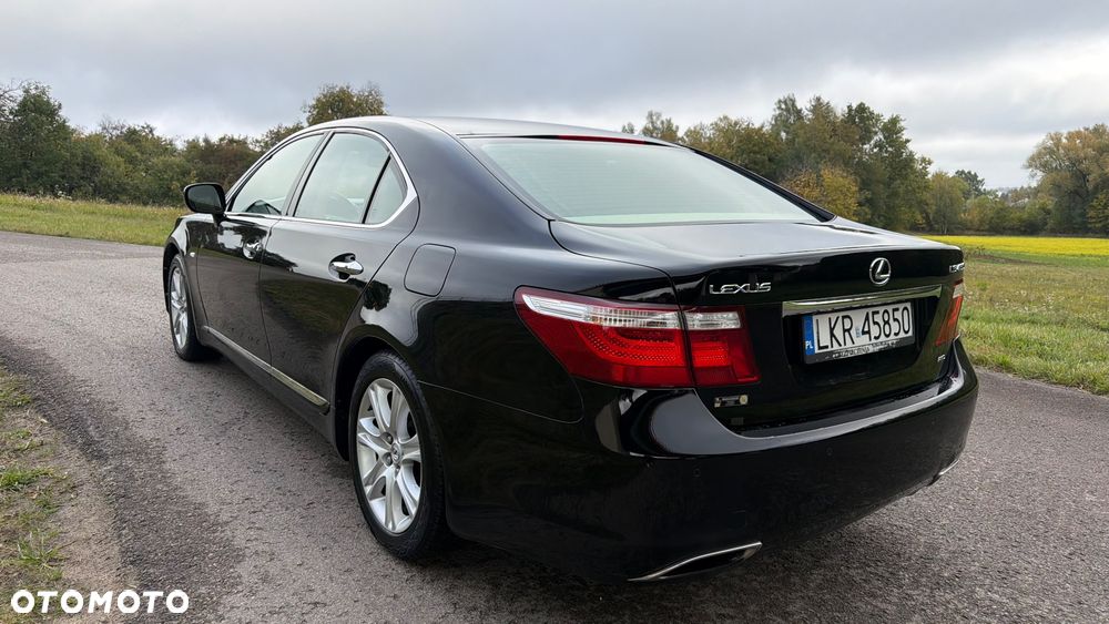 Lexus LS - 12