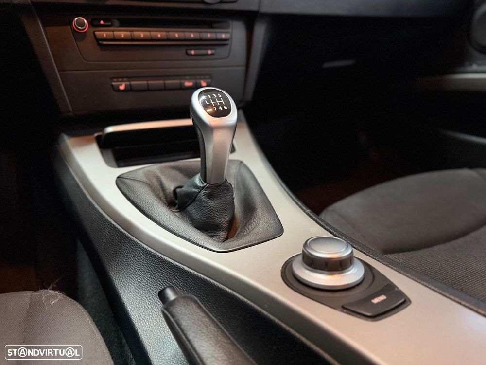 BMW 318 d Navigation Sport - 17