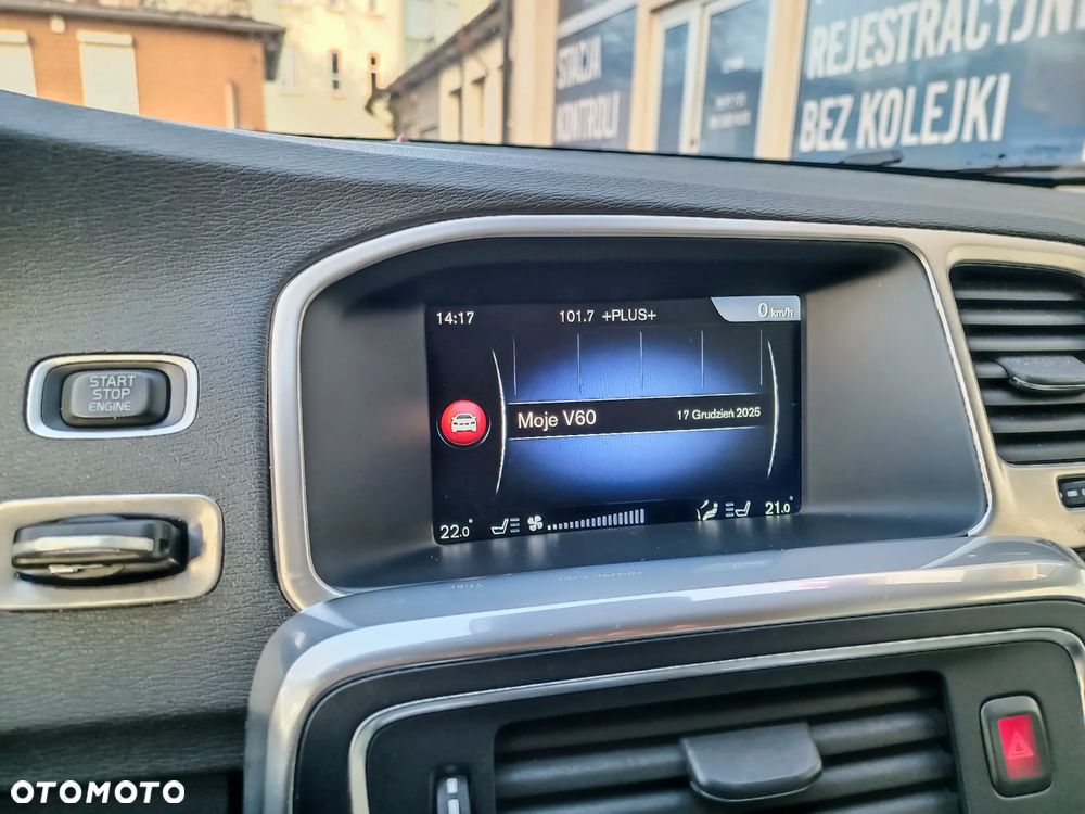 Volvo V60 D6 AWD Plug-in Hybrid Summum - 23