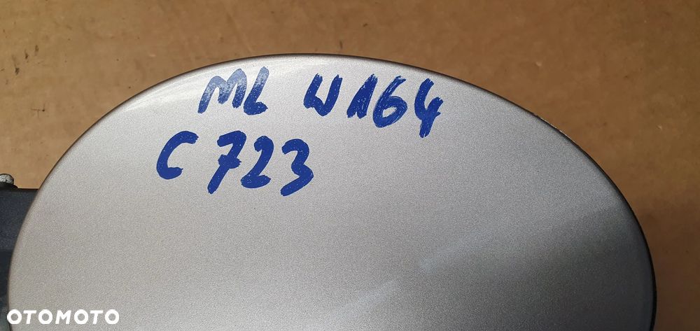 Klapka wlewu paliwa korek Mercedes ML W164 C723 A1646300267 - 9